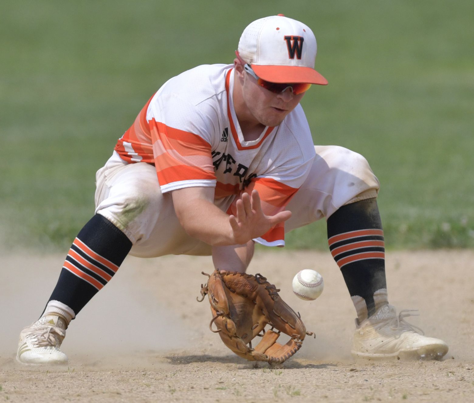 Waterloo defeats Carbondale in 3A Salem Sectional baseball final